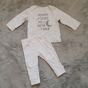 Carter's Mommy Loves Me to the Moon and Back